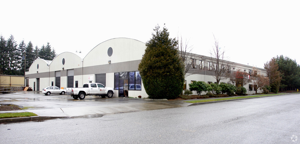 AT&T Lynnwood Warehouse portfolio of 2 properties for sale on LoopNet.com - Primary Photo - Image 1 of 2