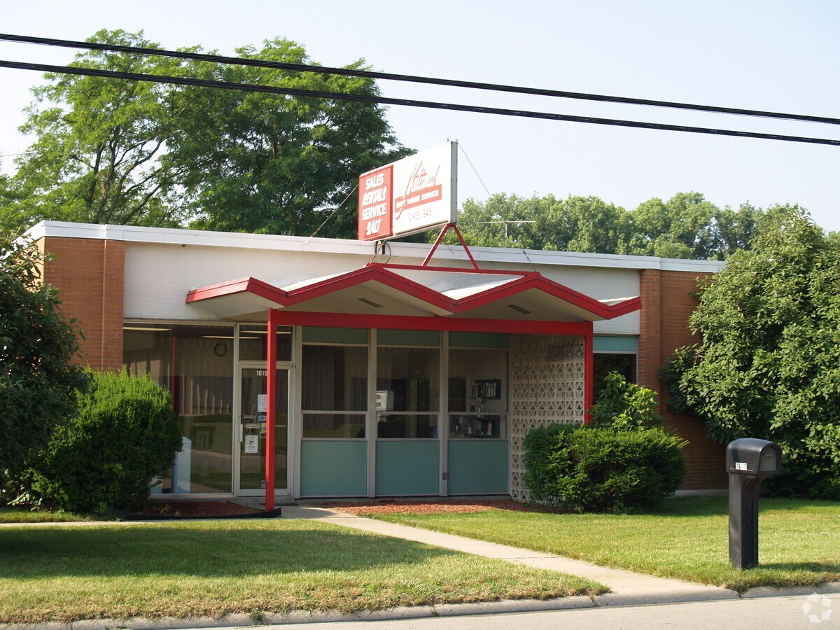 1619 Commerce Rd, Springfield, OH 45504 4,000 per month Movein