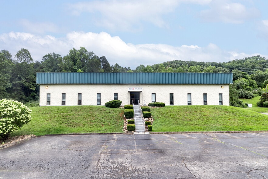 1003 Clarence Larson Dr, Oak Ridge, TN for sale - Building Photo - Image 2 of 24