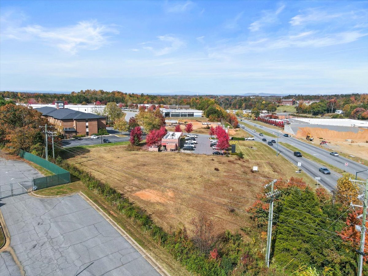 1241 US Highway 321, Hickory, NC 28601 The Joan Everett Team (828)638