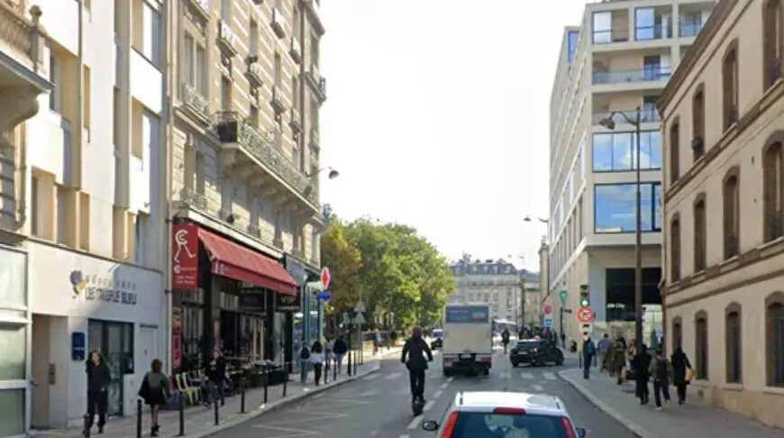Retail in Paris for lease - Building Photo - Image 1 of 2