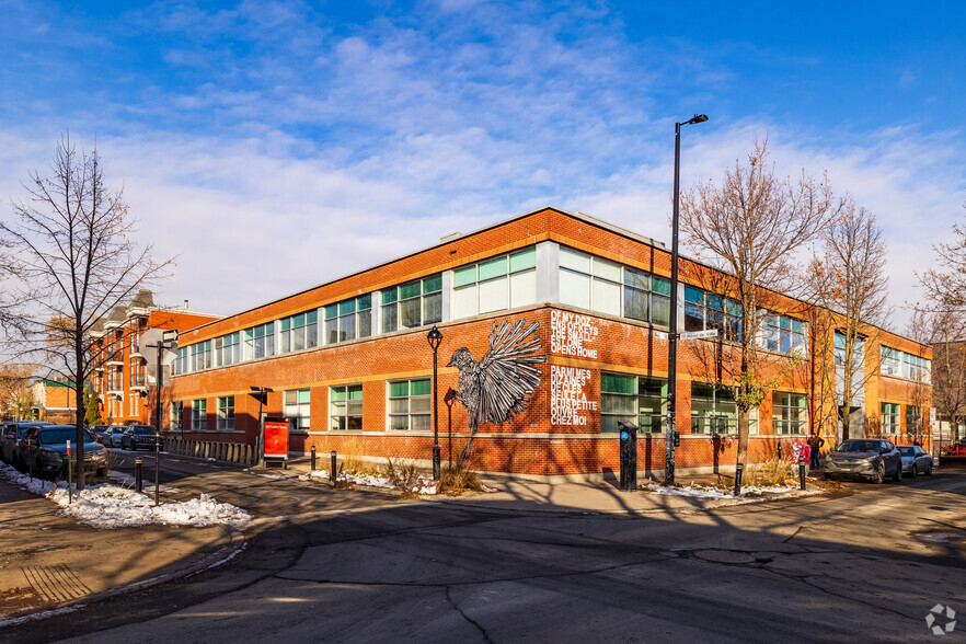 225 Rue Roy E, Montréal, QC for lease - Primary Photo - Image 1 of 6