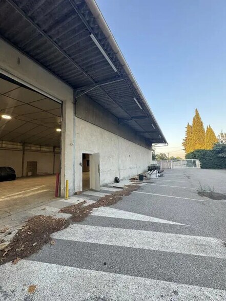 Flex in Châteaurenard for lease - Building Photo - Image 1 of 8