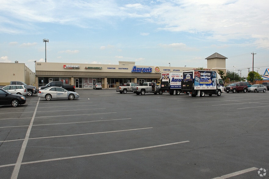 2545-2567 SW Military Dr, San Antonio, TX for lease - Building Photo - Image 3 of 8