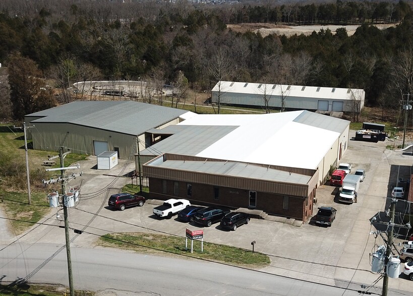 335 Industrial Dr, Mount Juliet, TN for lease - Building Photo - Image 1 of 6