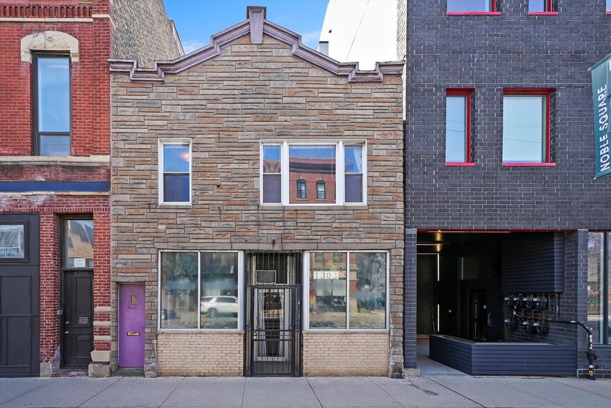 1303 W Chicago Ave, Chicago, IL for sale - Building Photo - Image 1 of 33