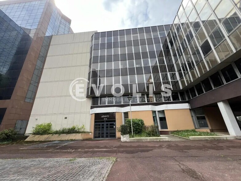 Office in Fontenay-sous-Bois for lease - Building Photo - Image 1 of 10
