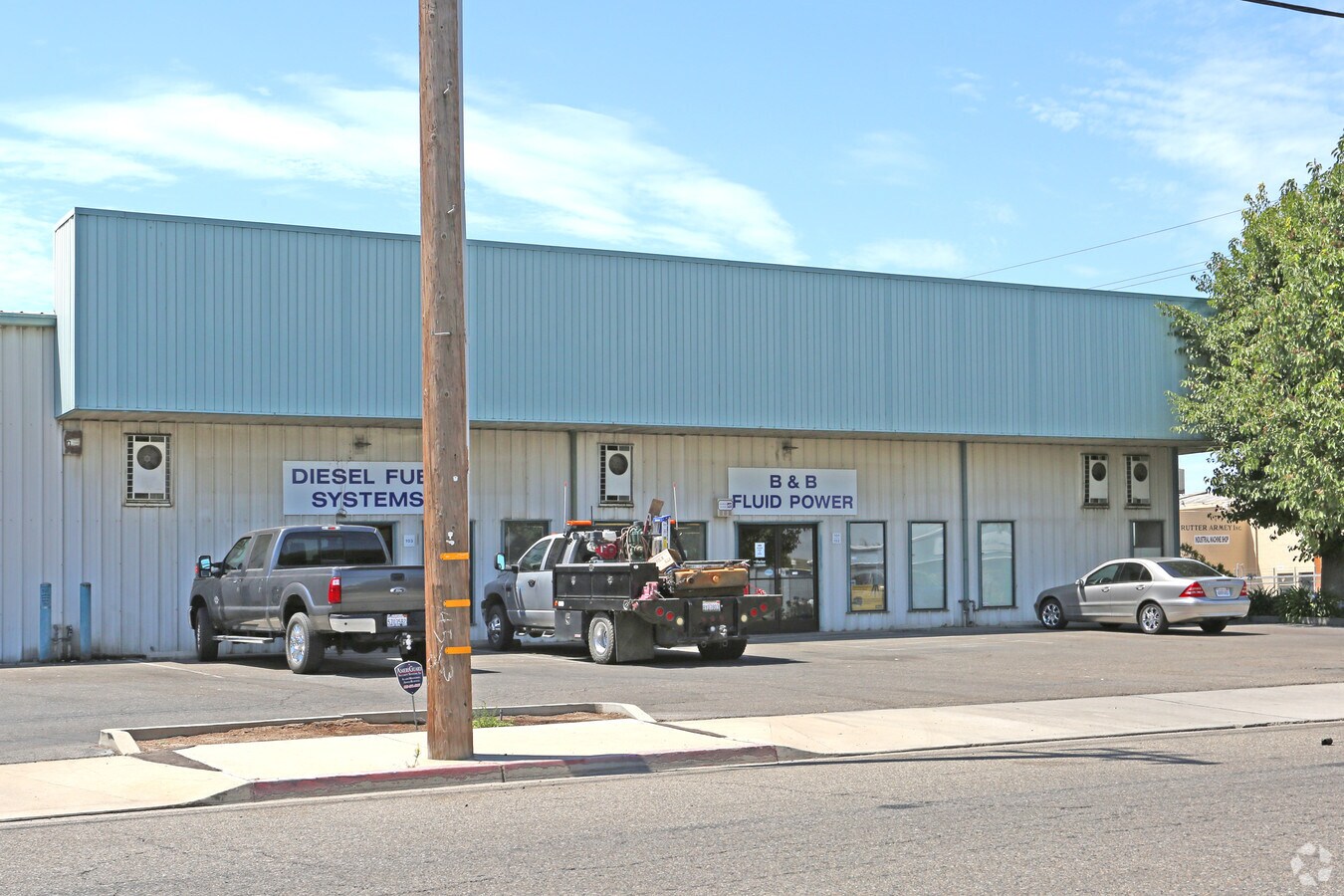 2695 S Cherry Ave, Fresno, CA 93706