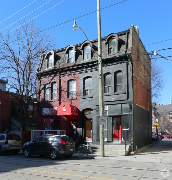 160-162 Mccaul St, Toronto, ON for lease - Building Photo - Image 2 of 2