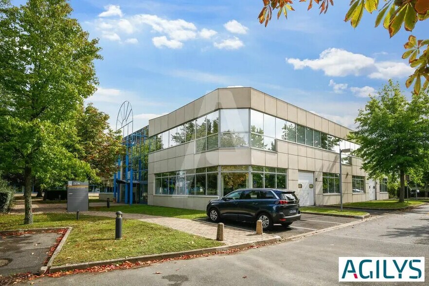 Flex in Les Ulis for lease - Building Photo - Image 2 of 5