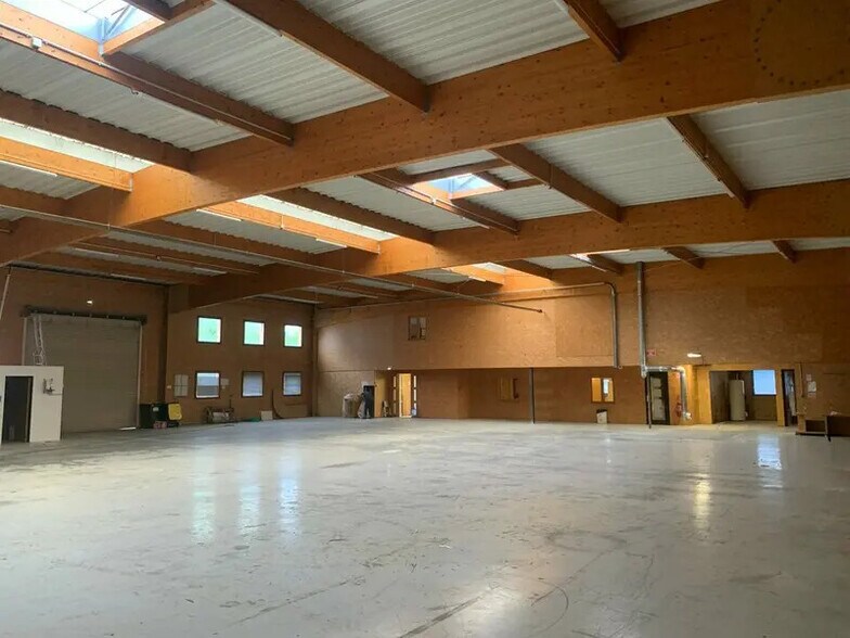 Industrial in Anglet for lease - Building Photo - Image 3 of 3