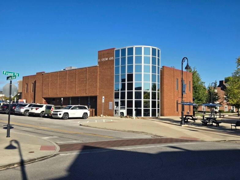 111 Stow Ave, Cuyahoga Falls, OH for sale - Building Photo - Image 1 of 12