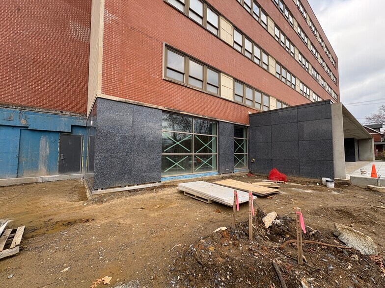 250 College Ave, Lancaster, PA for lease - Building Photo - Image 2 of 10