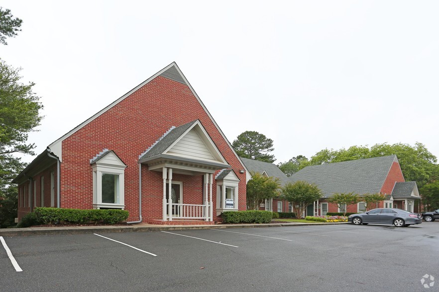 4046 Wetherburn Way, Peachtree Corners, GA for lease - Building Photo - Image 1 of 4