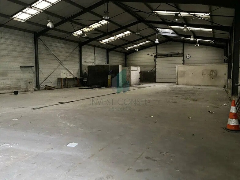 Flex in Pierrelaye for lease - Building Photo - Image 2 of 5