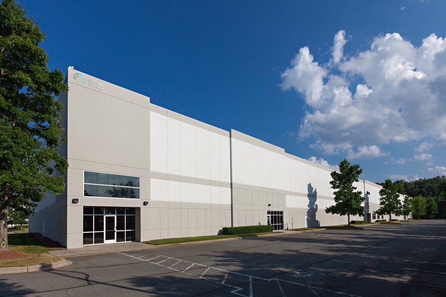 4835 Sirona Dr, Charlotte, NC for lease - Building Photo - Image 2 of 4