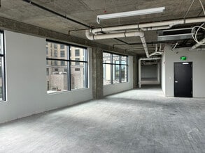 32 Oakland Ave, Jersey City, NJ for lease Interior Photo- Image 2 of 2