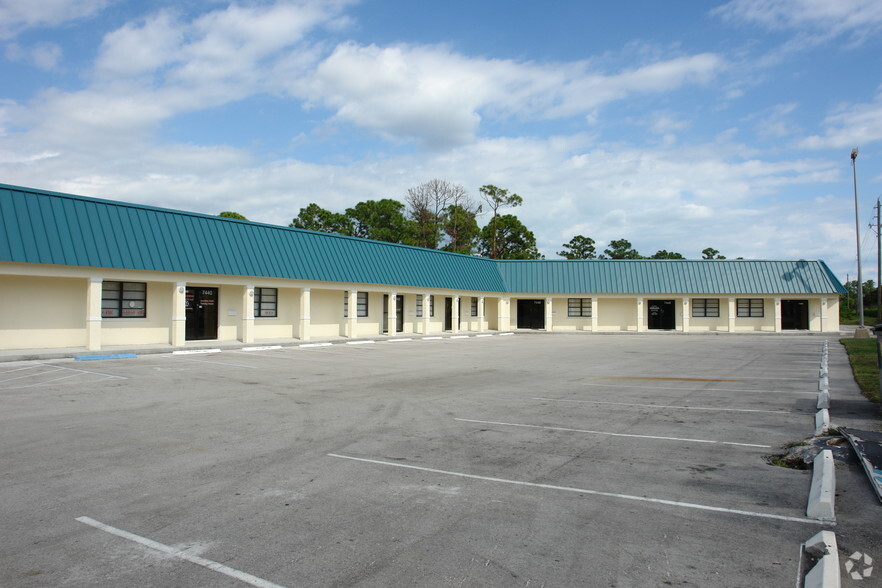 7430-7448 S Us-1 Hwy, Port Saint Lucie, FL for lease - Building Photo - Image 1 of 33