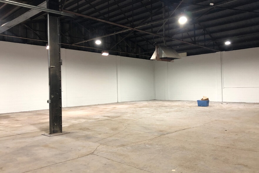 Ferree St and Cheyenne Ave portfolio of 5 properties for sale on LoopNet.com - Interior Photo - Image 3 of 7