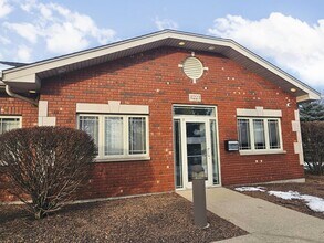 11223 Distinctive Dr, Orland Park, IL for lease Building Photo- Image 2 of 15