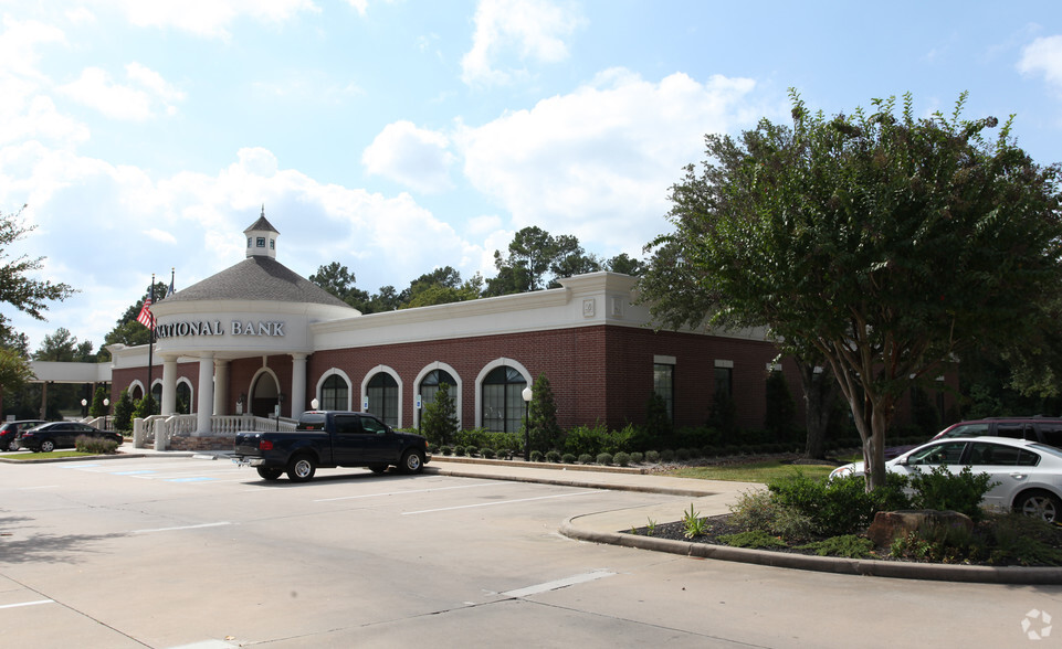 3101 W Davis St, Conroe, TX for lease - Building Photo - Image 1 of 2