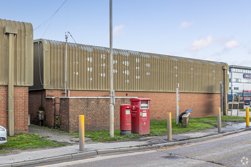Juliet Way, South Ockendon for lease - Building Photo - Image 3 of 3