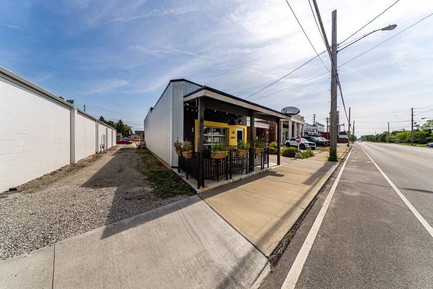 33451 Lake Rd, Avon Lake, OH for sale - Building Photo - Image 3 of 9