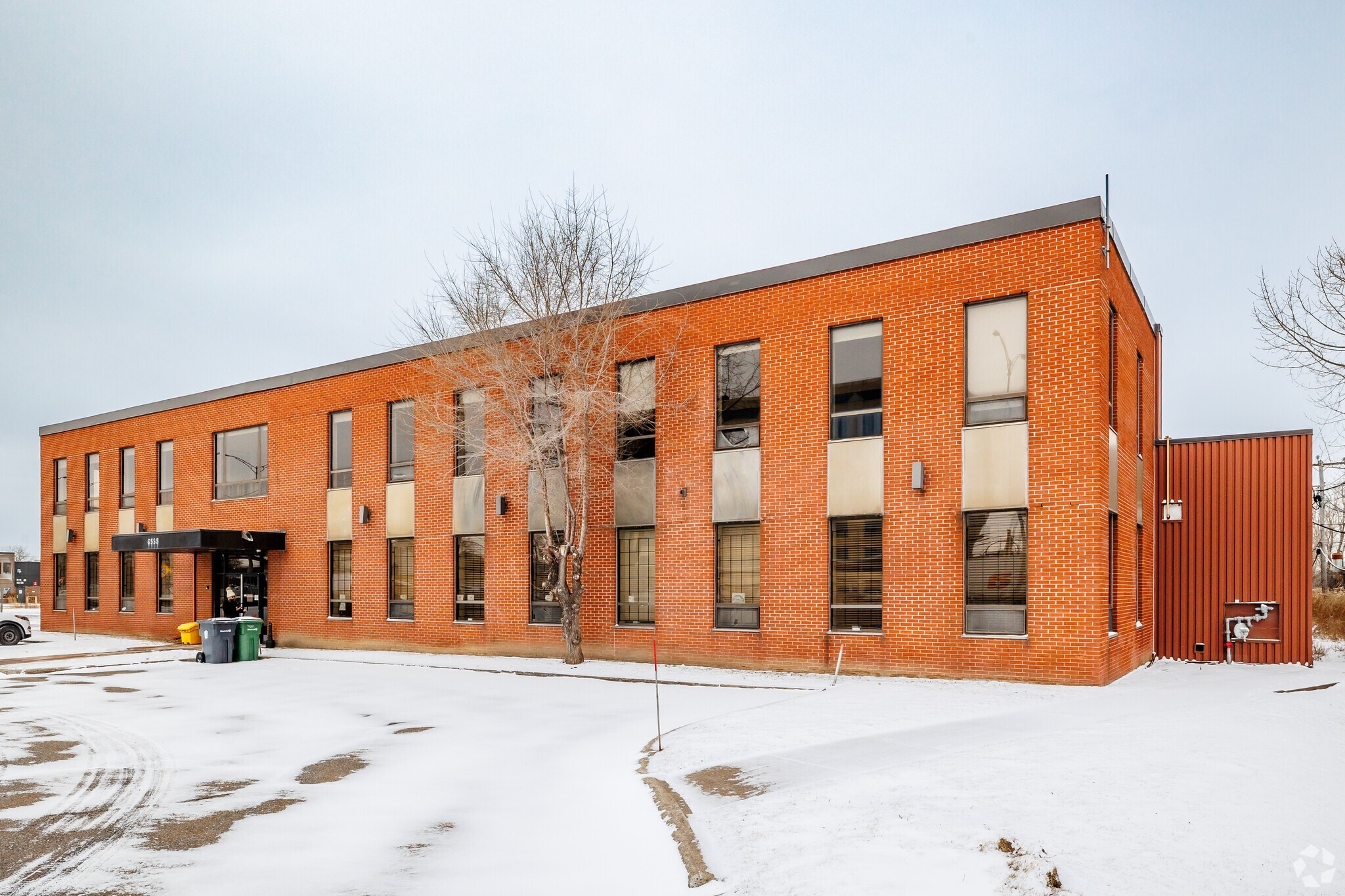 6555-6557 Ch de la Côte-de-Liesse, Montréal, QC for lease Building Photo- Image 1 of 7
