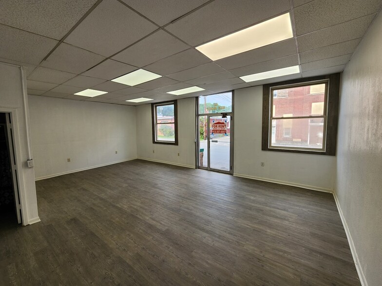 107 High NE ave, Coeburn, VA for lease - Interior Photo - Image 3 of 6