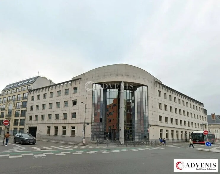 Office in Lille for lease - Building Photo - Image 1 of 4