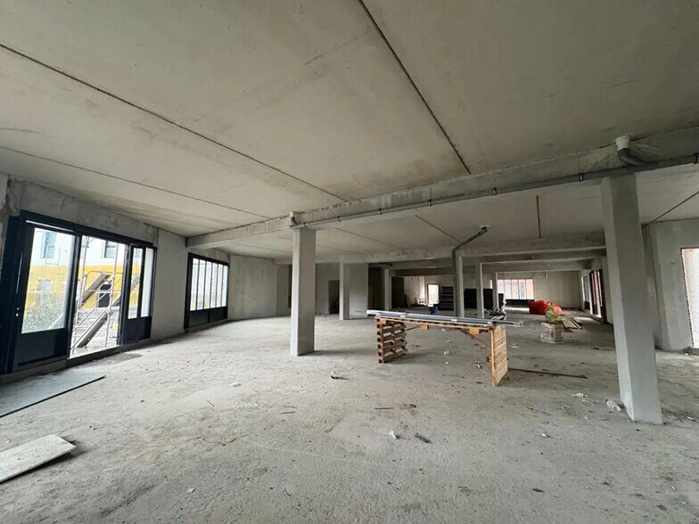 Retail in Le Havre for lease - Interior Photo - Image 3 of 4