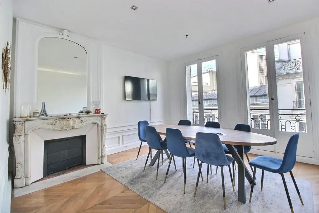 Office in Paris for lease Interior Photo- Image 1 of 6