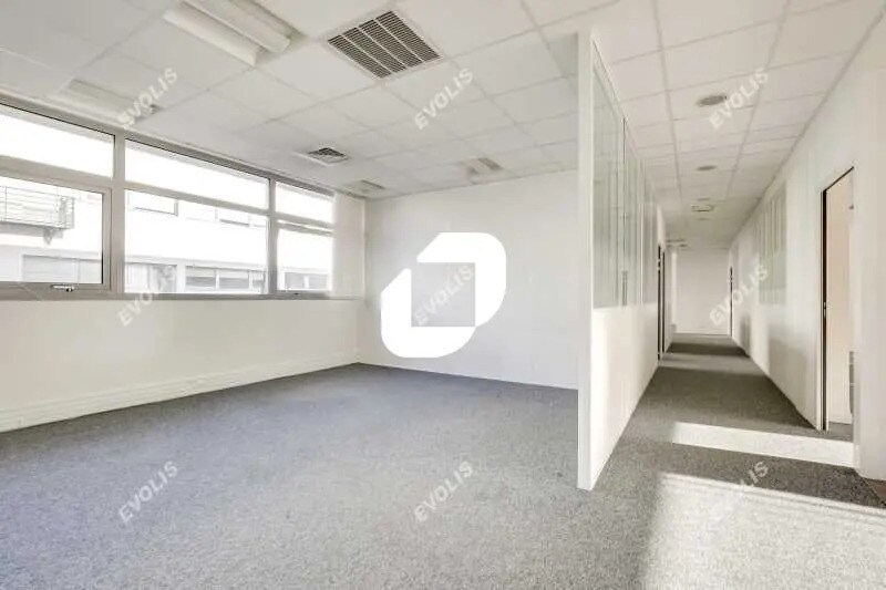 Office in Saint-Denis for lease - Interior Photo - Image 2 of 14