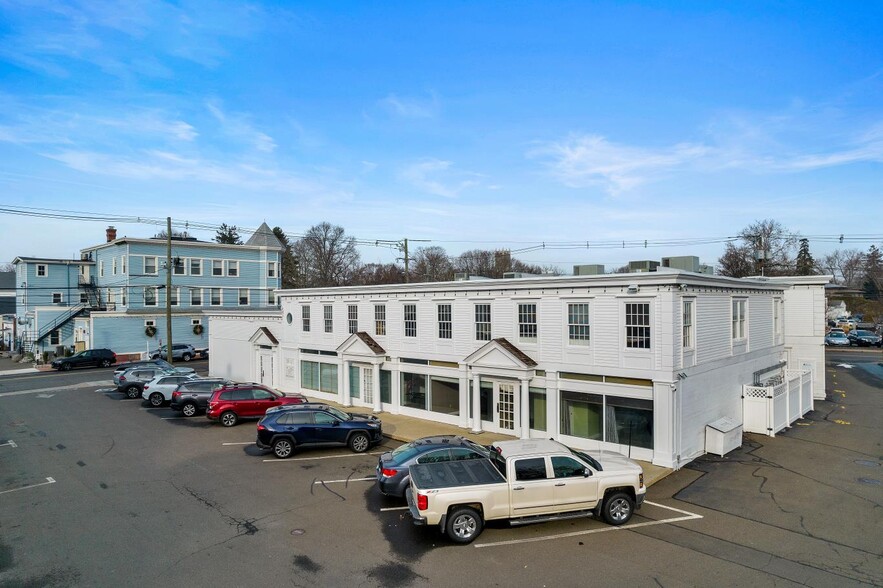 2-4 Water St, Guilford, CT for lease - Building Photo - Image 2 of 9