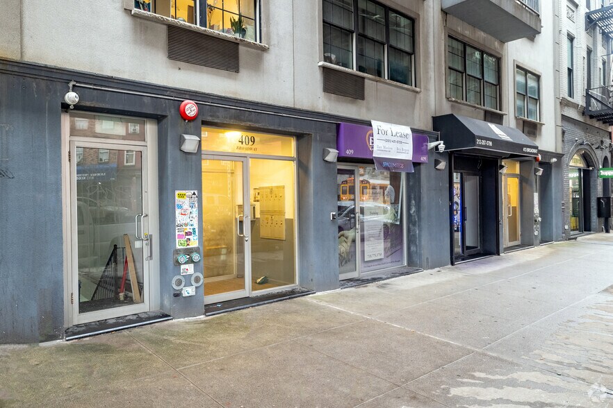 409-413 Broadway, Brooklyn, NY for lease - Building Photo - Image 2 of 5