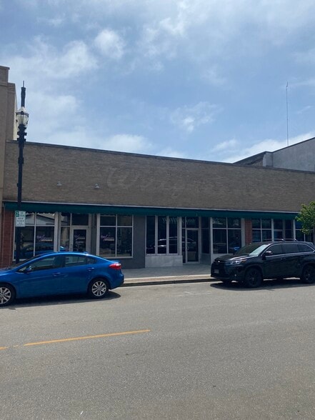 5711 6th Ave, Kenosha, WI for lease - Building Photo - Image 1 of 26