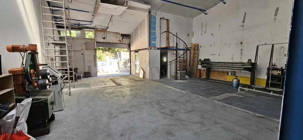 Industrial in La Trinité for sale - Interior Photo - Image 3 of 9