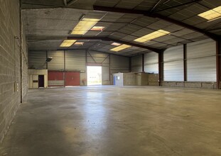 9 Avenue Du Maréchal De Lattre De Tassigny, Meyzieu for lease Interior Photo- Image 2 of 2