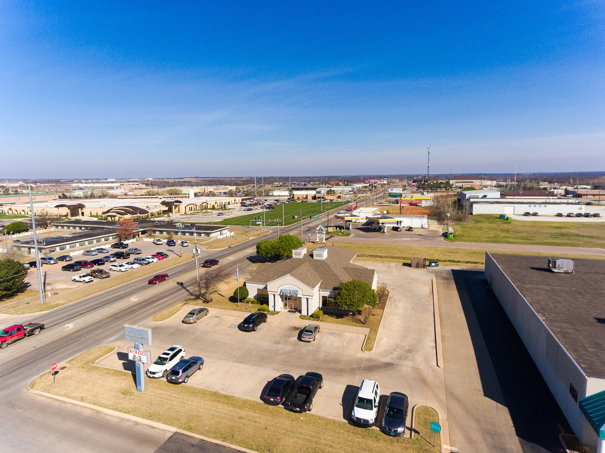 930 N Country Club Rd, Ada, OK for lease Building Photo- Image 1 of 8