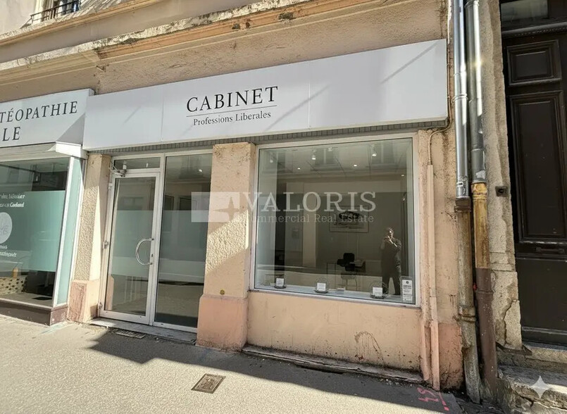 Retail in Lyon for sale - Building Photo - Image 2 of 10
