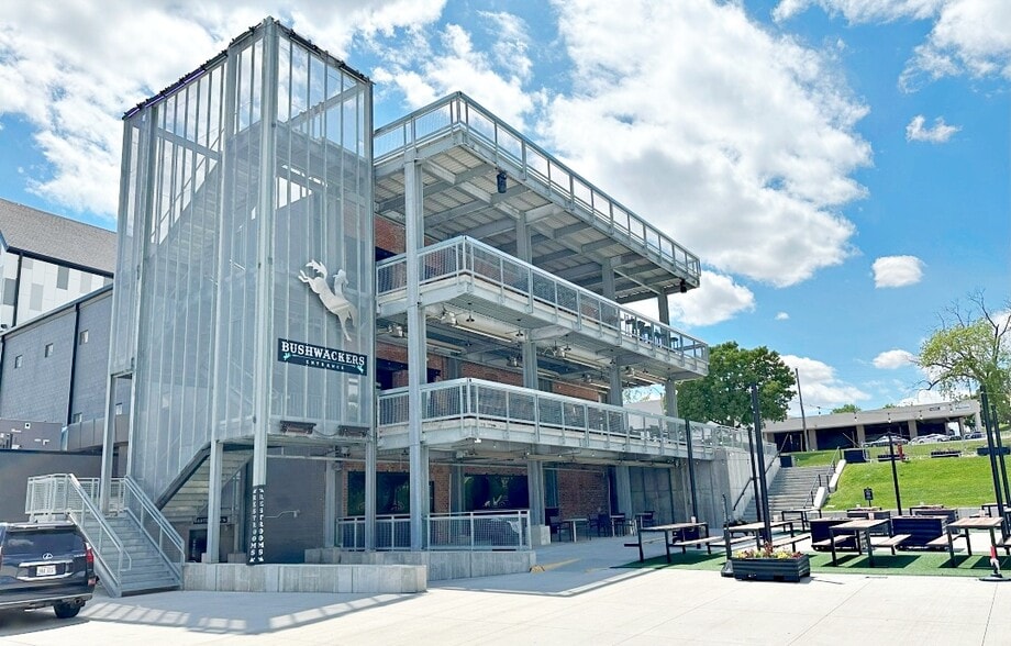 7401 Main St, Omaha, NE for lease - Building Photo - Image 3 of 7