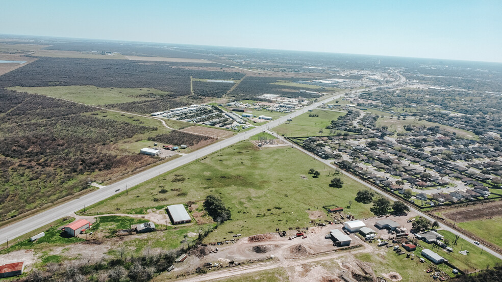 106 Northside Road, Victoria, TX for sale - Building Photo - Image 2 of 7