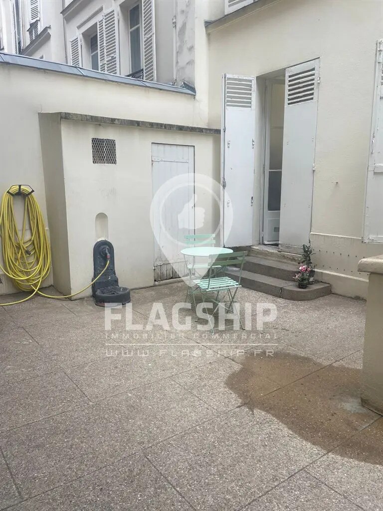 Retail in Paris for lease Building Photo- Image 1 of 3