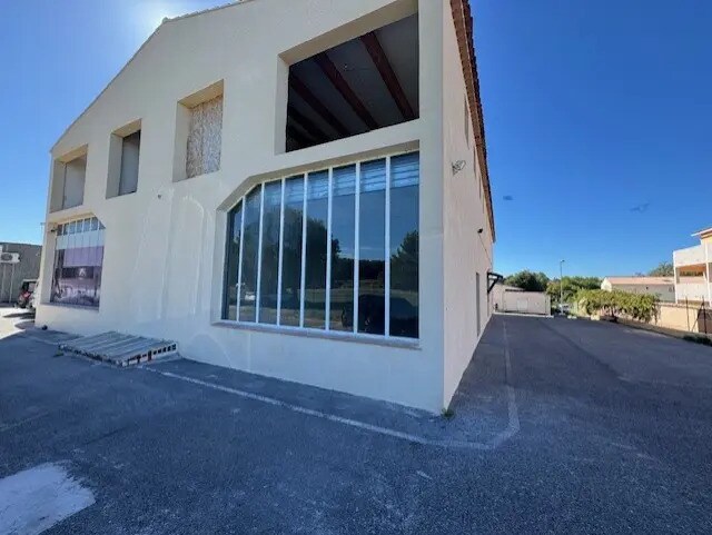 Flex in Saint-Cannat for lease - Building Photo - Image 1 of 7