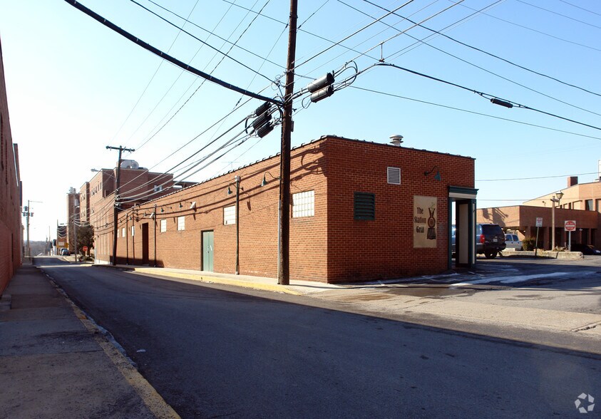 127 E King St, Martinsburg, WV for sale - Primary Photo - Image 1 of 1