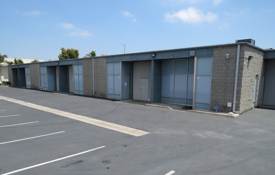 15561 Computer Ln, Huntington Beach, CA for sale - Building Photo - Image 1 of 1