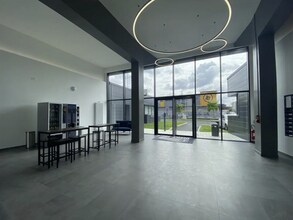 Office in Rosny-sous-Bois for lease Interior Photo- Image 2 of 8