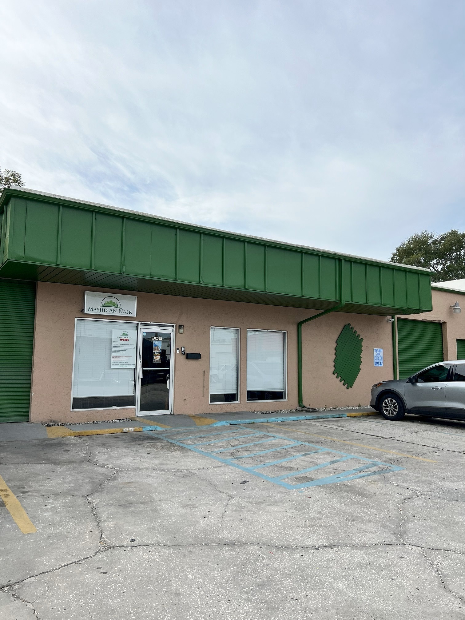 915 E Skagway Ave, Tampa, FL for lease Building Photo- Image 1 of 5