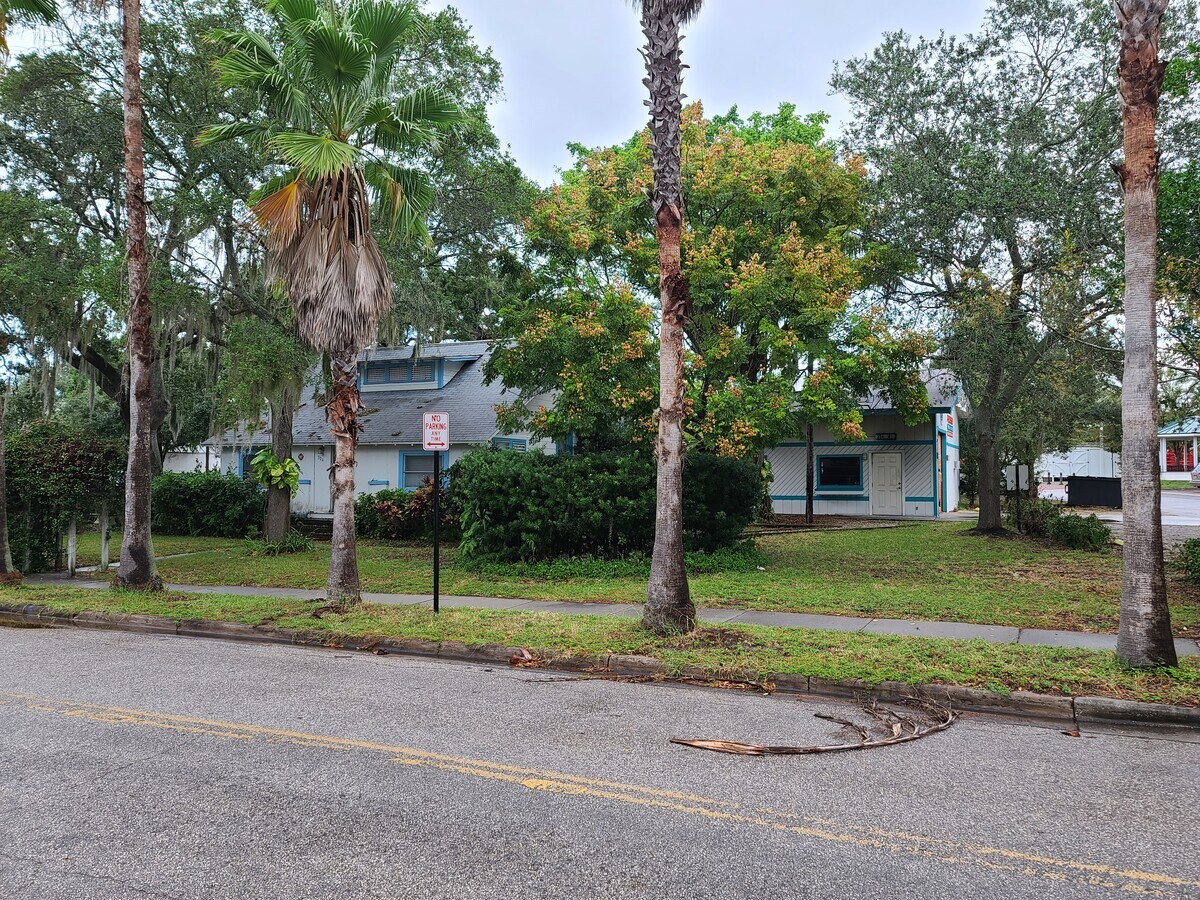 324 Scotland St, Dunedin, FL 34698