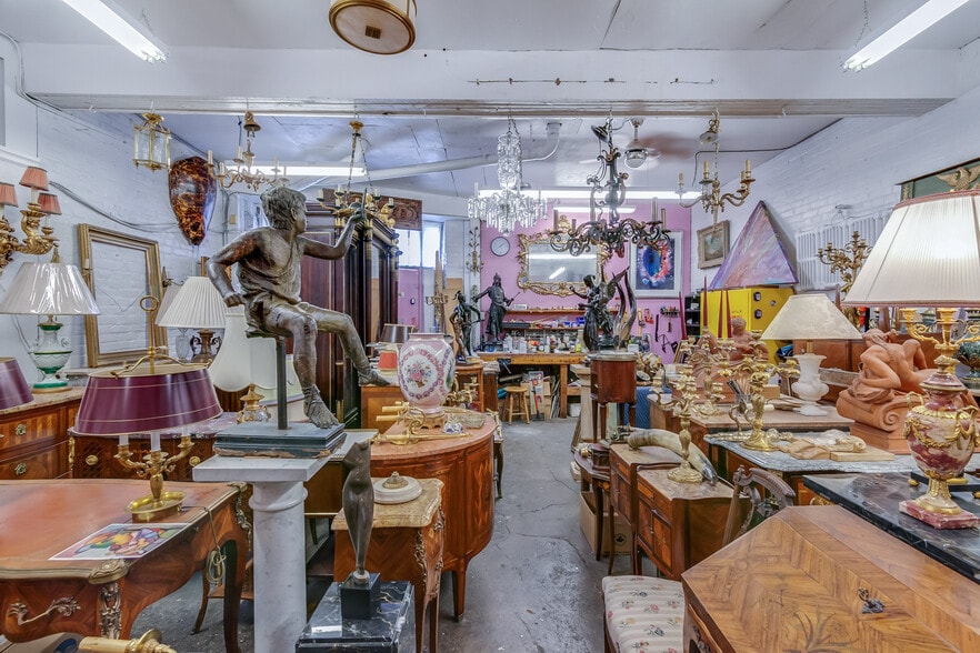 1262 Yonge St, Toronto, ON for lease - Interior Photo - Image 2 of 6